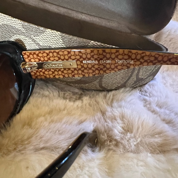 Coach Kendall (S438) Sunglasses - Picture 6 of 8
